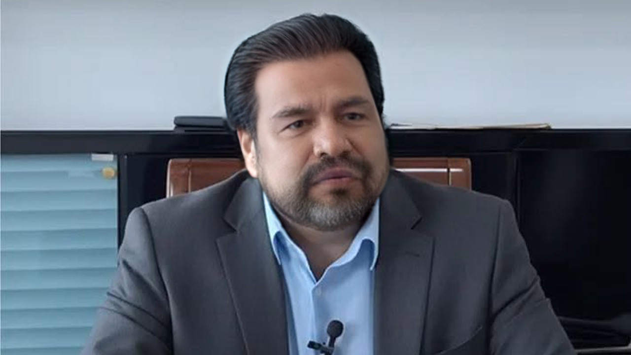 Denuncian al alcalde de Tzompantepec por impedir el acceso ciudadano a sesión de Cabildo y suspenderla