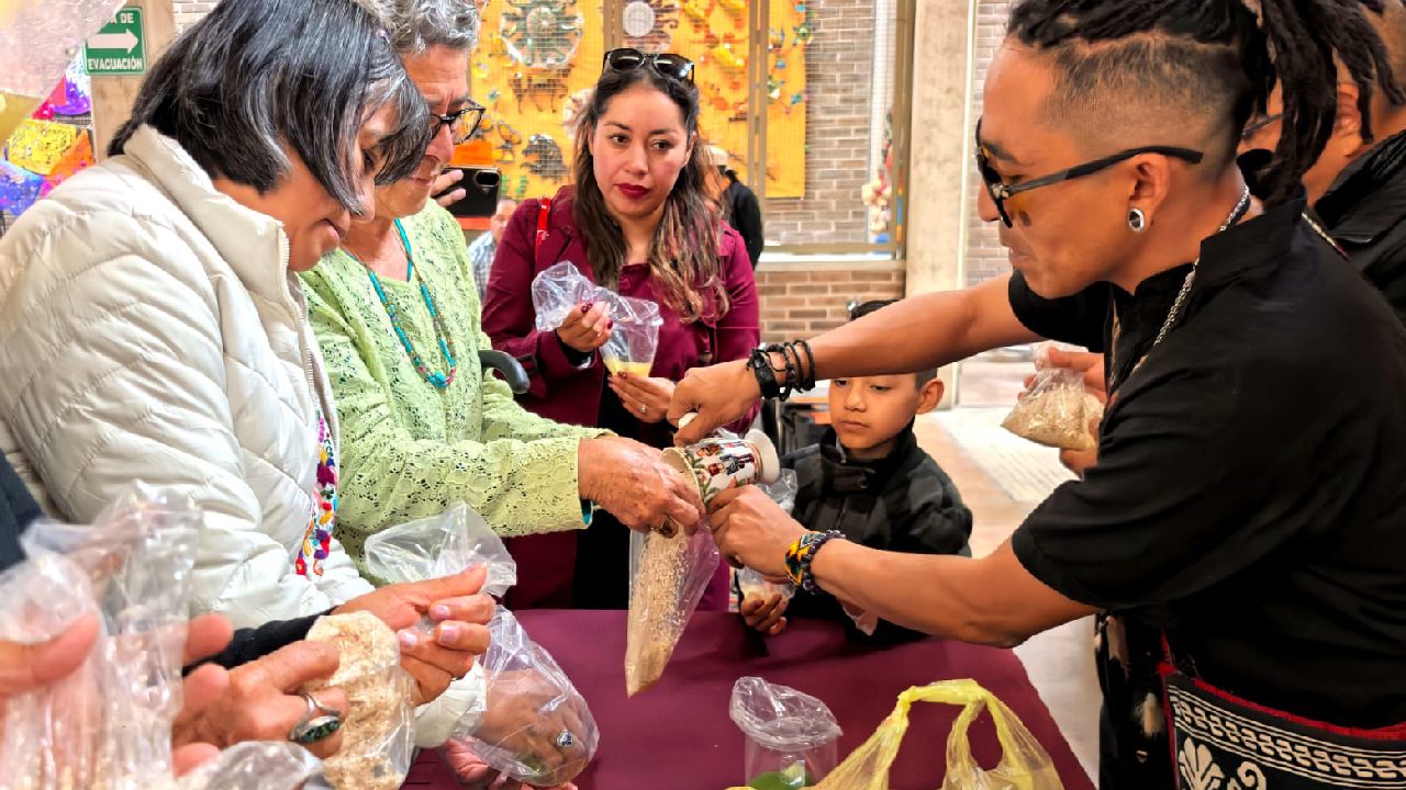 Invita Ayuntamiento de Tlaxcala a Aprender la Elaboración de Calaveritas de Amaranto en el Mercado de Artesanos