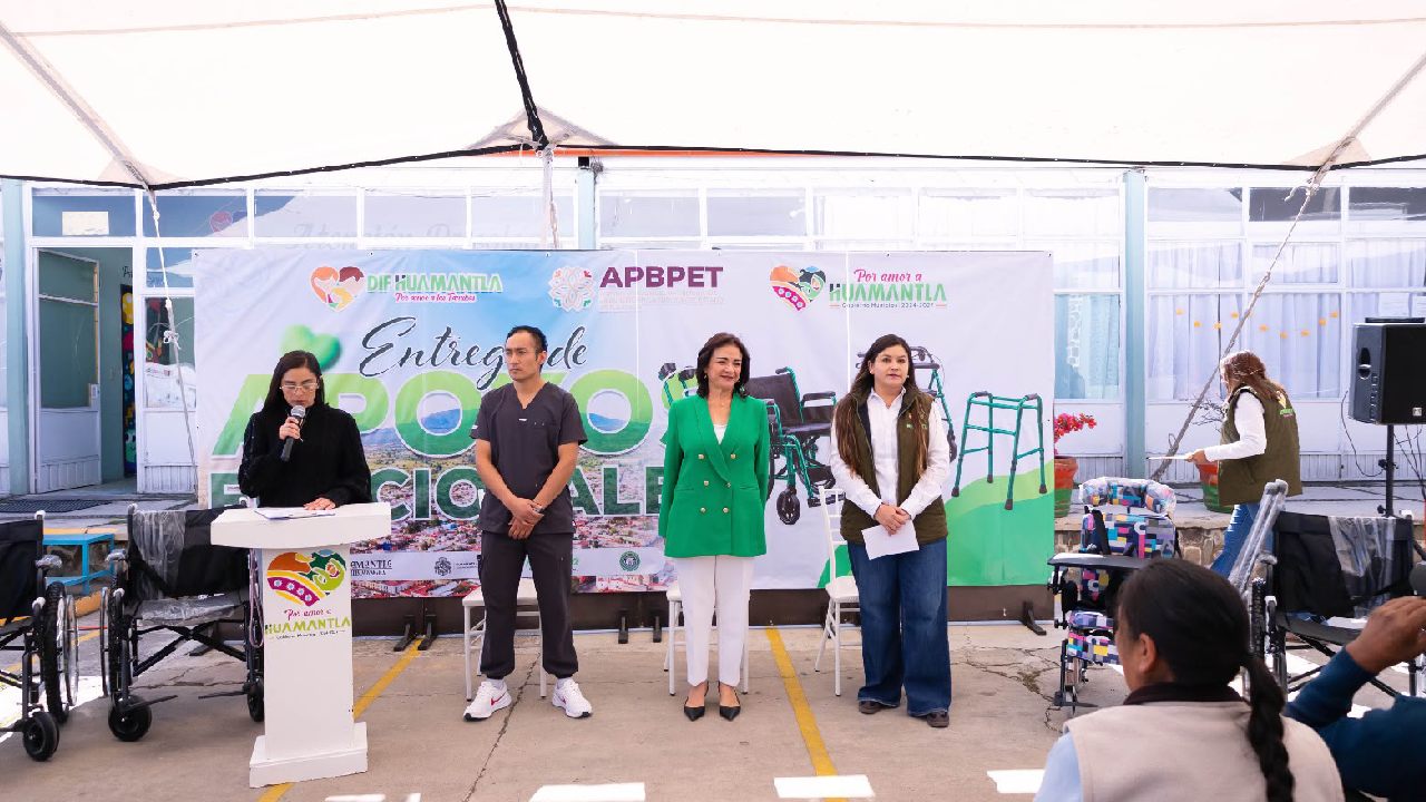 Con Sensibilidad y Aercanía, Rocío Hernández Encabeza entrega de apoyos funcionales