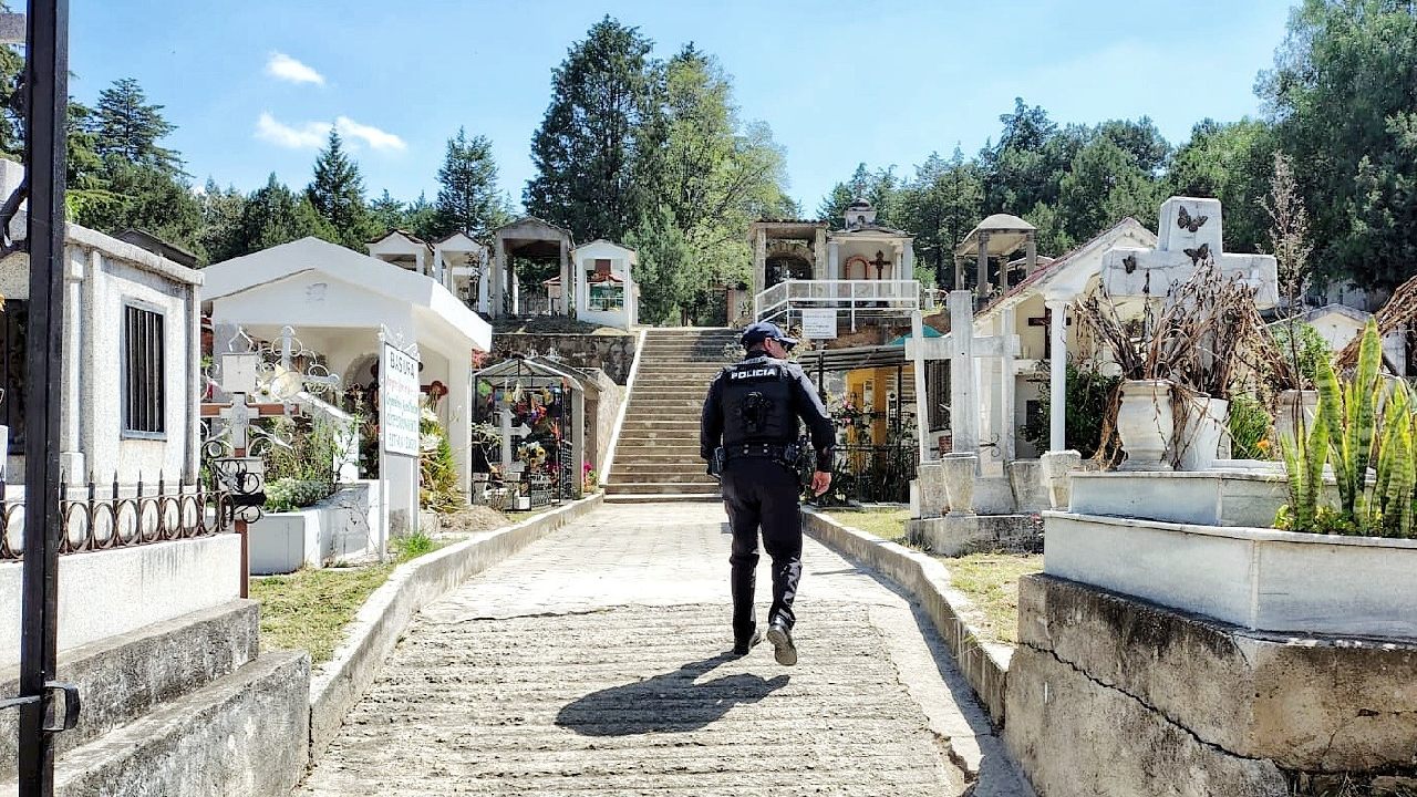 Mantiene Policía Municipal Vigilancia en Panteones de Tlaxcala con Dispositivo de Seguridad