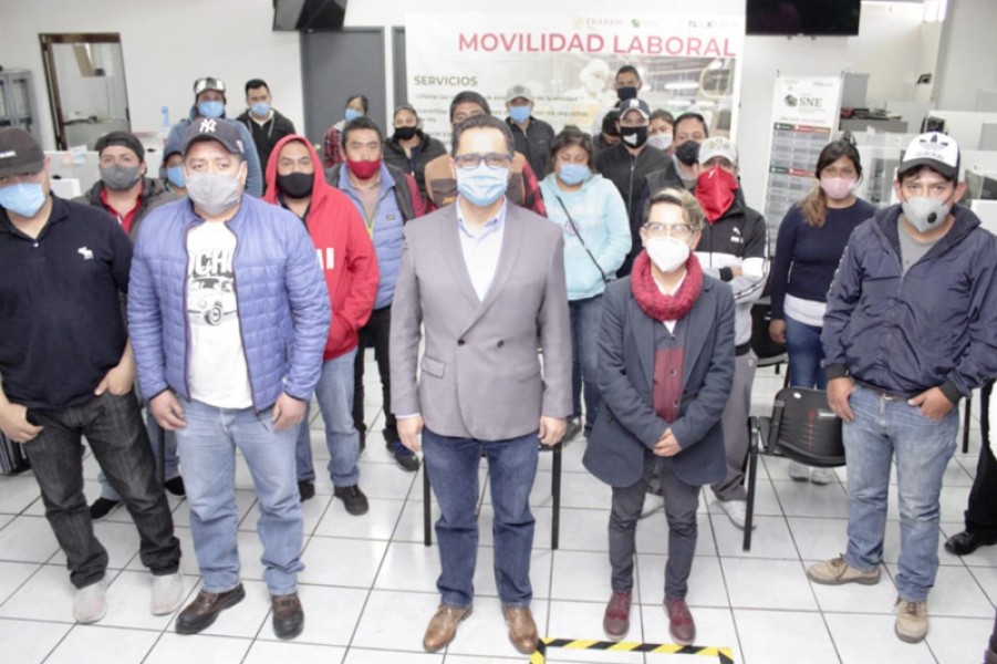 Con respaldo del SEPUEDE-SNE parten jornaleros a Jalisco para trabajar en cultivos de fresa