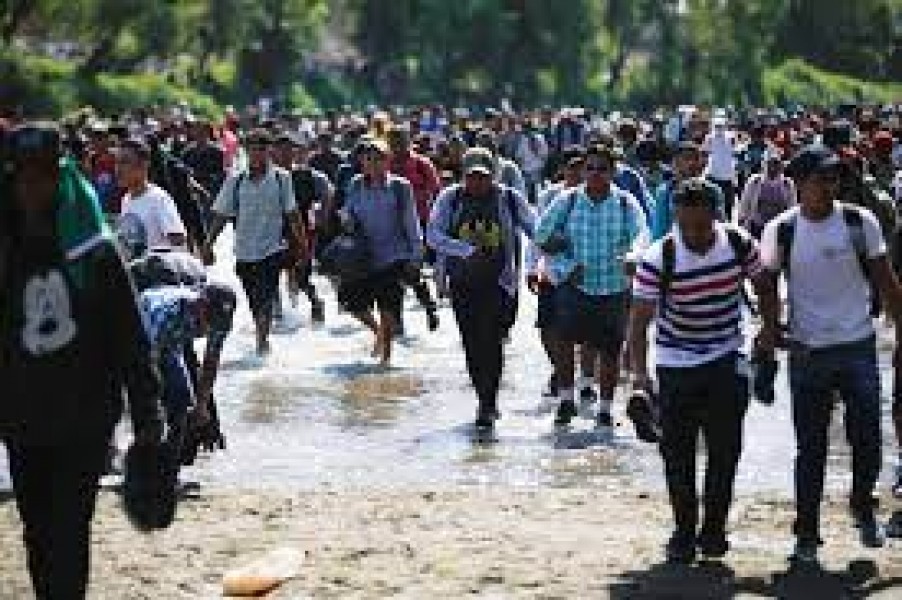 México se niega a recibir a familias migrantes, pero se está negociando con AMLO, dice Biden