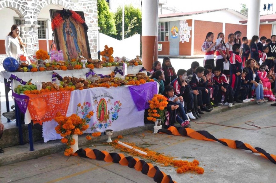 Participan a distancia alumnos de la primaria bilingüe “Xicohténcatl” en la celebración de día de muertos