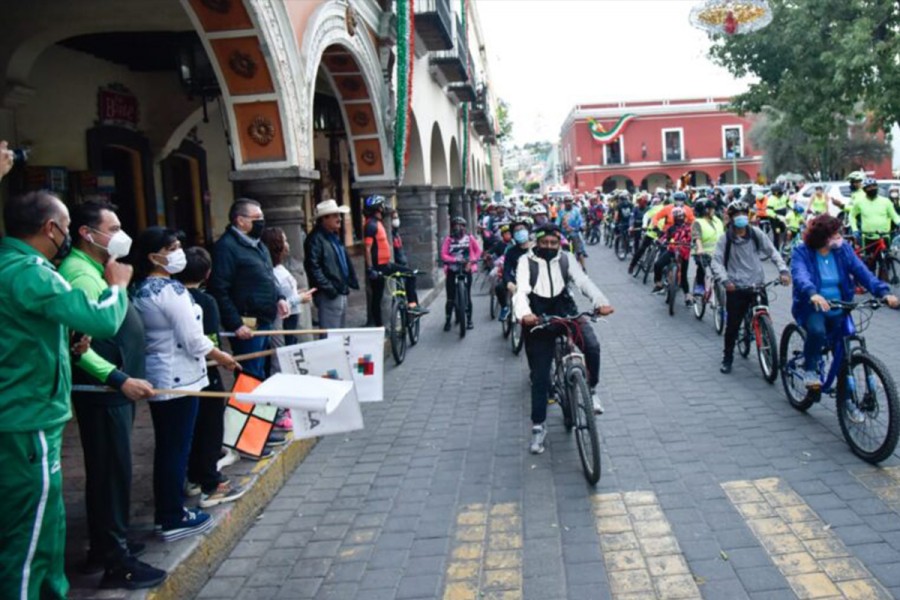 Participan más de trescientos ciclistas en rodada del @AytoTlaxcala @AnabelAvalosTlx