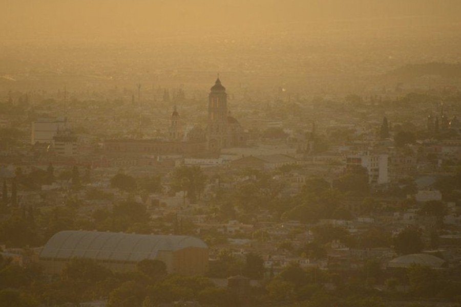 Muy 'sucio' el aire de Saltillo a causa de incendios forestales y el frente frío número 43