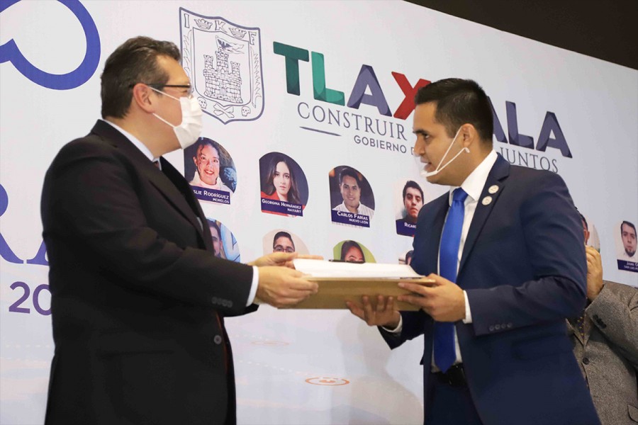 Marco Mena premia a ganadores del concurso nacional de oratoria 2020